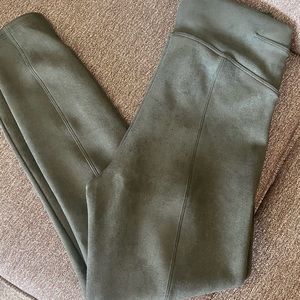 Spanx Velvet Leggings, Olive Green, Size Medium Petite